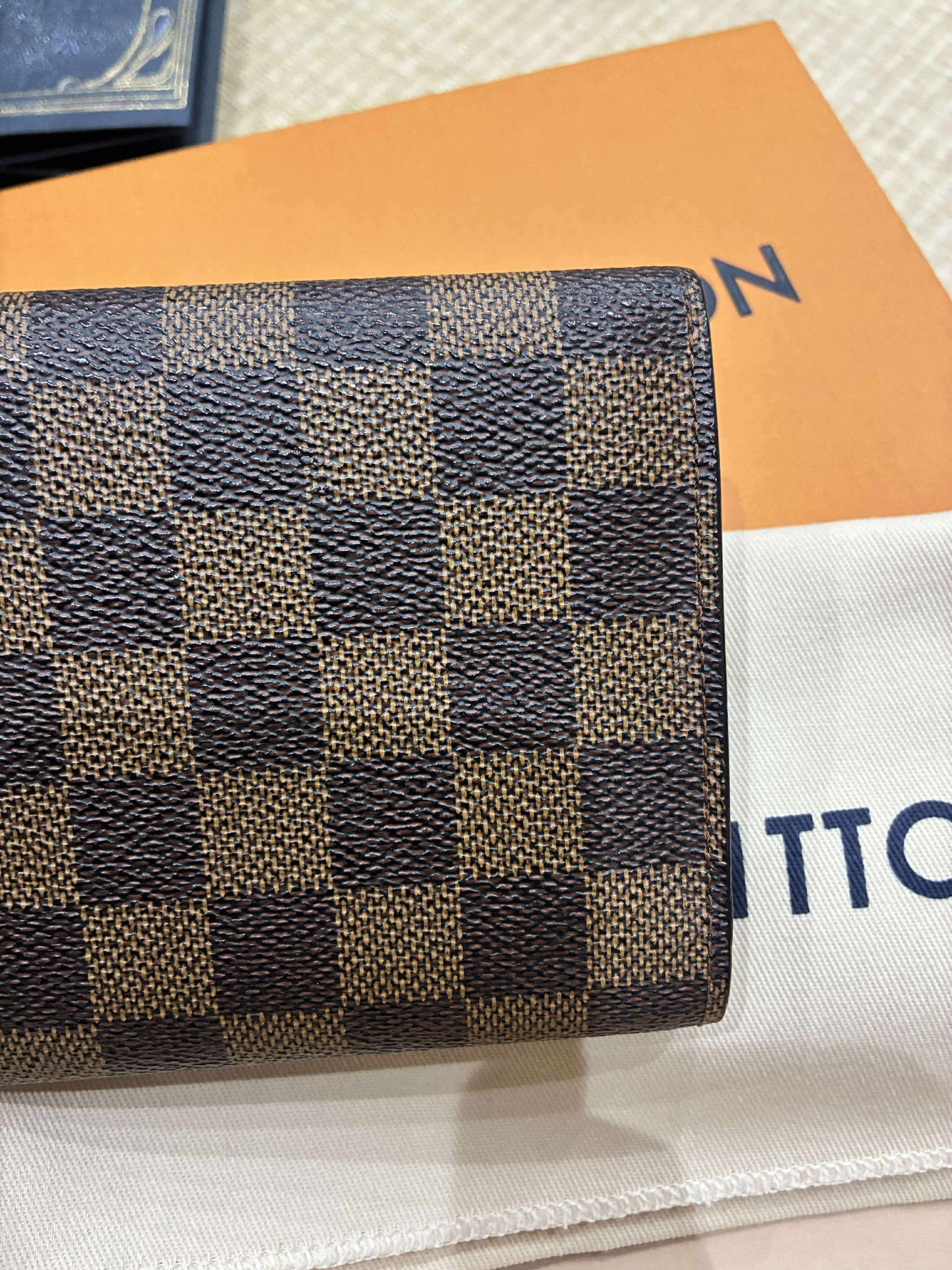 Luis Vuitton wallet