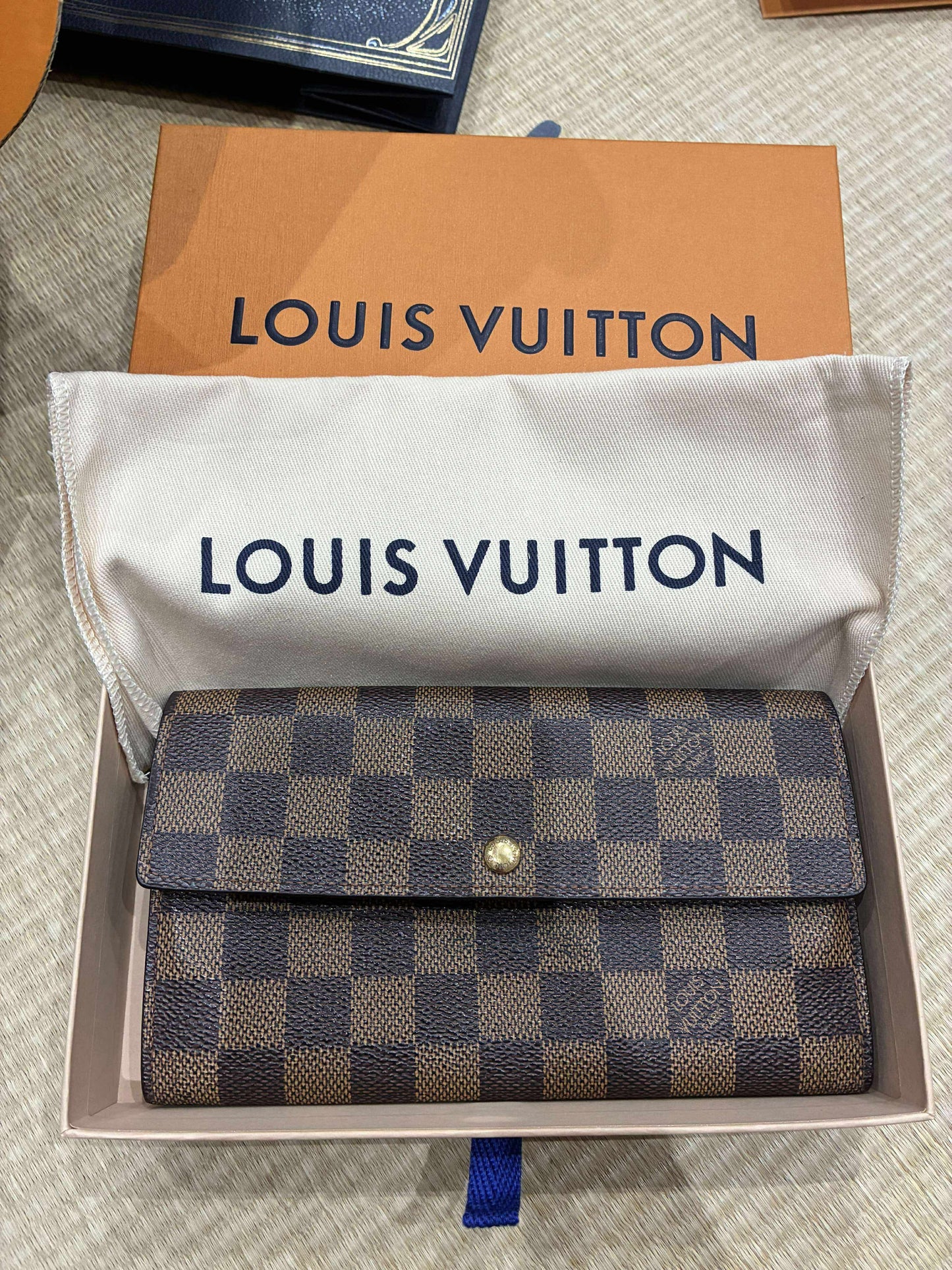 Luis Vuitton wallet
