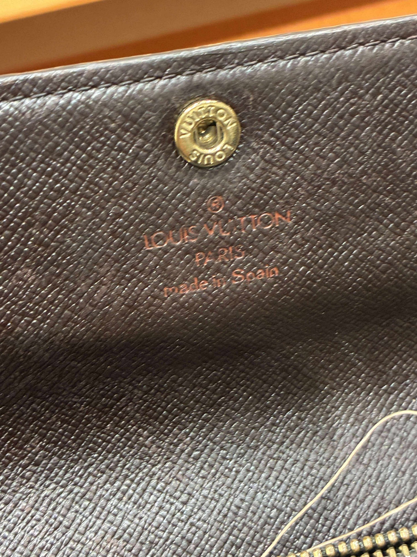Luis Vuitton wallet