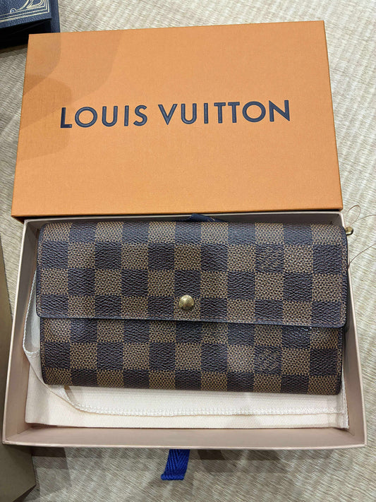 Luis Vuitton wallet