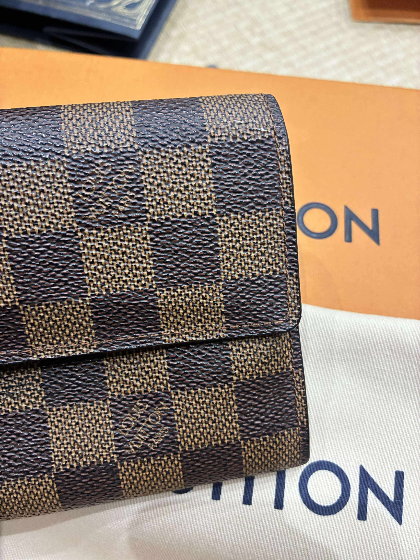 Luis Vuitton wallet