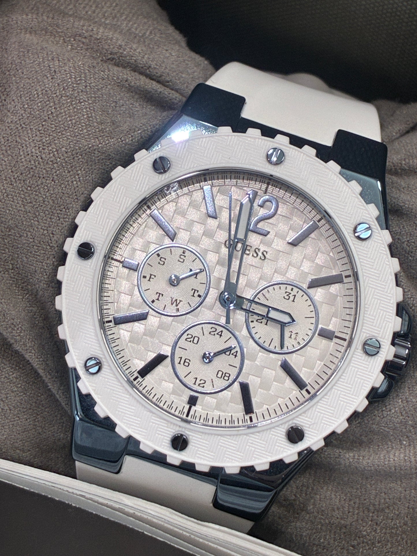 Guess unisex watch